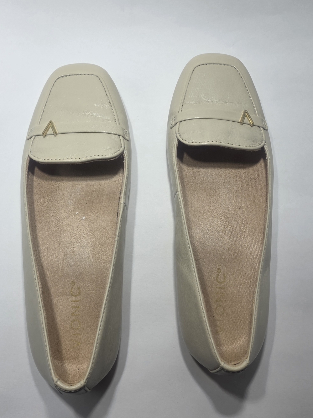 Vionic Women’s Slip On Loafers Cream Leather Comfort Shoes Size 7.5